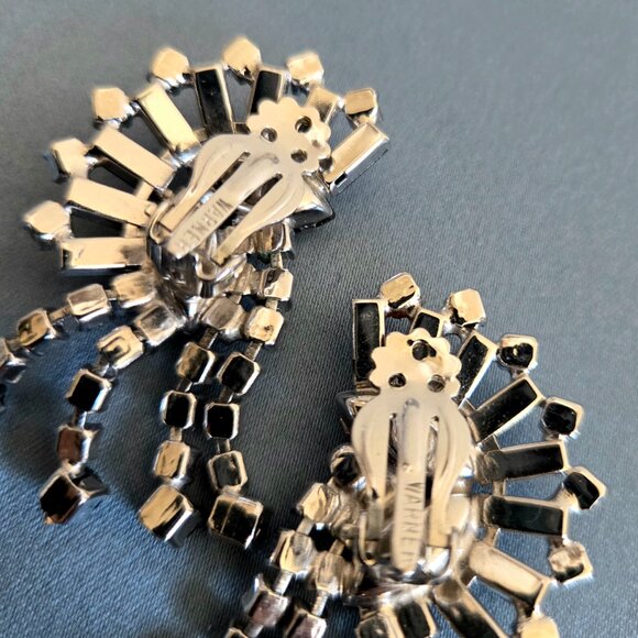 Vintage Warner large dangling clip on black and clear rhinestones earrings. - Picture 4 of 6